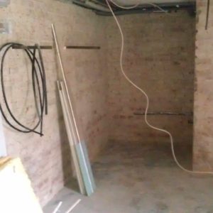 Das Maklerbüro im Keller wird fertig gebaut - commaik