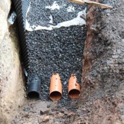 trockenlegung keller einbringen rohre drainage 15 - Trockenlegung des Hauses - Einbringen von Drainage und Wasserrohren