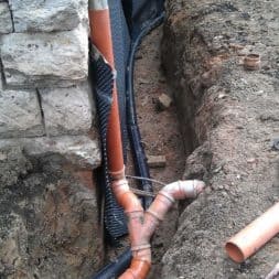 trockenlegung keller einbringen rohre drainage 7 - Trockenlegung des Hauses - Einbringen von Drainage und Wasserrohren