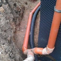 trockenlegung keller einbringen rohre drainage 9 - Trockenlegung des Hauses - Einbringen von Drainage und Wasserrohren