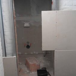 toilette im keller mit trockenbau 13 scaled - Im Keller wird eine Toilette mit Trockenbau realisiert
