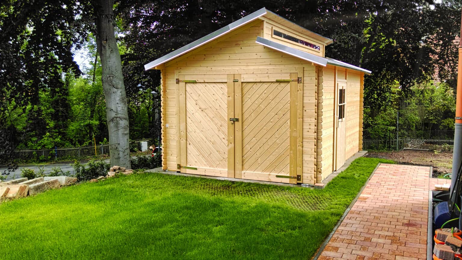Blockbohlenhaus im Garten einfach selber bauen commaik