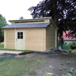 bau eines blockbohlenhaus im garten 66 scaled - Blockbohlenhaus im Garten einfach selber bauen