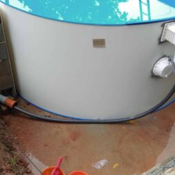 pool aufbau und anschluss 21 scaled - Projekt Poolbau - Einbau von Skimmer, Düsen und dem Unterwasserscheinwerfer