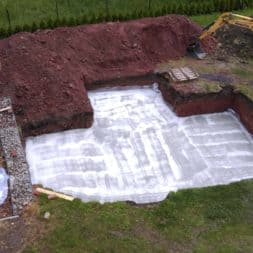 pool schacht und mauerarbeiten 29 1 - Projekt Poolbau – Die Stützmauern kommen und der Pool wird unerwartet getestet