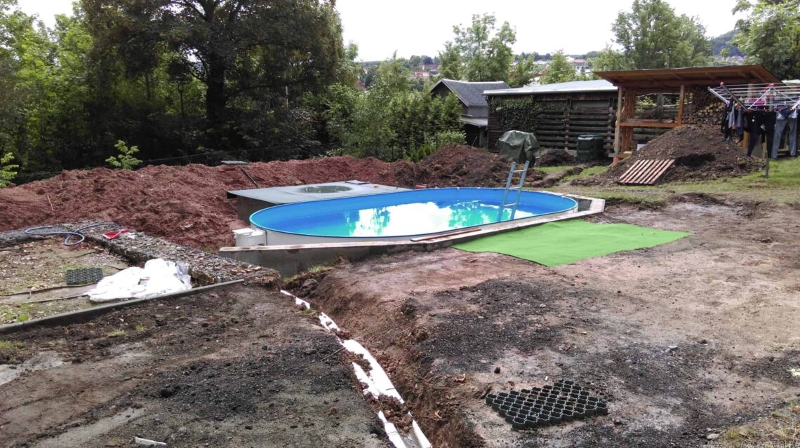 pool aufbau und anschluss 47 scaled - Projekt Poolterrasse – Vorbereitung und Start