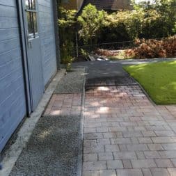 pflastersteinweg zum pool 45 - Bau des Pflastersteinweg zur neuen Poolterrasse