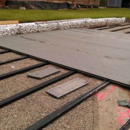 einbau der bpc wpc dielen poolterrasse 11 - Projekt Poolterrasse – Bau der Unterkonstruktion und Verlegen der BPC Dielen