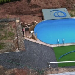 pflastersteinweg zum pool 22 - Poolterrasse – Selber Unterkonstruktion bauen und BPC Dielen verlegen