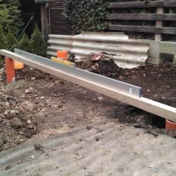 3 brennholzlageregal mit poolsolarheizung 15 - Das vierte Brennholzlagerregal mit Solarkollektoren für den Pool wird gebaut