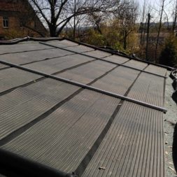 3 brennholzlageregal mit poolsolarheizung 3 - Das vierte Brennholzlagerregal mit Solarkollektoren für den Pool wird gebaut