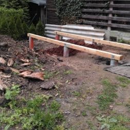 3 brennholzlageregal mit poolsolarheizung 30 - Das vierte Brennholzlagerregal mit Solarkollektoren für den Pool wird gebaut