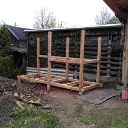 3 brennholzlageregal mit poolsolarheizung 46 - Das vierte Brennholzlagerregal mit Solarkollektoren für den Pool wird gebaut
