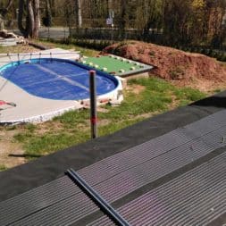 3 brennholzlageregal mit poolsolarheizung 5 - Das vierte Brennholzlagerregal mit Solarkollektoren für den Pool wird gebaut