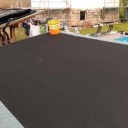 bau brennholzlagerregal mit epdm solarheizung pool 51 - Das vierte Brennholzlagerregal mit Solarkollektoren für den Pool wird gebaut
