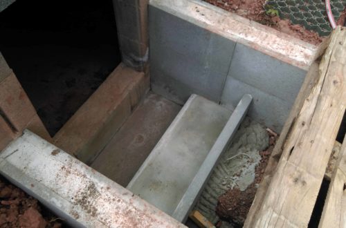 bau treppe in poolhaus in erde 5 - Keller Trockenlegen - Neue Tauchpumpe nach 1 Monat zerstört