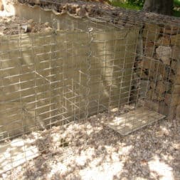 bau der gabionen terrasse25 - Securing a slope with gabions - 1. initial situation and preparation