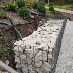 Hangsicherung mit Gabionen31 scaled - Building a raised bed on a slope with gabions and automatic irrigation