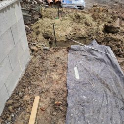 Carport bauen Fundamente mit KG setzen10 - Carport selber bauen - Pfostenanker setzen