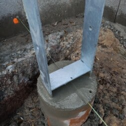 Carport bauen Fundamente mit KG setzen36 1 - Build your own carport - embedding post anchors in concrete