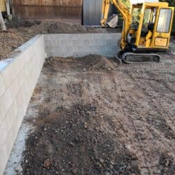 Carport bauen Stuetzmauer am hang bauen49 - Carport selber bauen - Hang mit Schalsteinen sichern