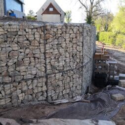 Hangsicherung mit Gabionen 092 - Slope stabilization - stack gabions safely on top of each other