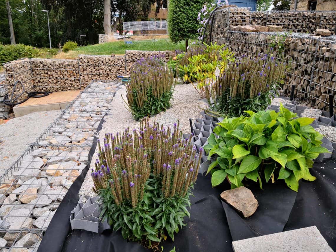 Hangsicherung und Hochbeet bauen mit Gabionen 09 - Garten für den Winter fit machen - Rasen und Bewässerungsanlage einwintern