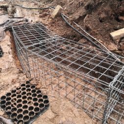 Kurve mit Gabionen bauen17 - Hang mit Gabionen sichern - Ecken und Kurven bauen
