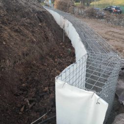 Kurve mit Gabionen bauen3 - Hang mit Gabionen sichern - Ecken und Kurven bauen