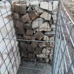 Kurve mit Gabionen bauen30 - Hang mit Gabionen sichern - Ecken und Kurven bauen