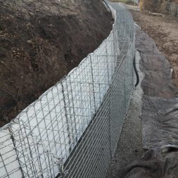 Kurve mit Gabionen bauen5 - Hang mit Gabionen sichern - Ecken und Kurven bauen