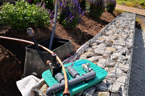 automatische Bewässerung mit Tropfrohr bauen 4 - Projekt Poolterrasse – Bau der Unterkonstruktion und Verlegen der BPC Dielen