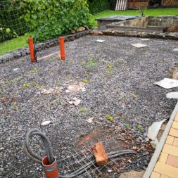 Betonfundament im Garten bauen–Gartenkueche–Tierhaus Voliere commaik.de 01 - Build concrete foundation for new garden house yourself