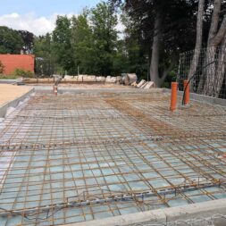 Betonfundament im Garten bauen–Gartenkueche–Tierhaus Voliere commaik.de 07 scaled - Build concrete foundation for new garden house yourself