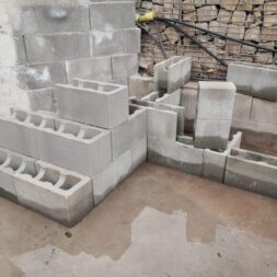 Pool umbauen Waende mauern Bewehrung einbauen 27 scaled - Pool remodeling - mason walls | install reinforcement | set formwork blocks
