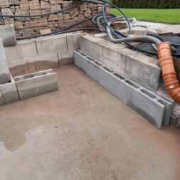 Pool umbauen Waende mauern Bewehrung einbauen 30 scaled - Pool remodeling - mason walls | install reinforcement | set formwork blocks