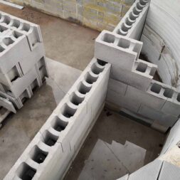 Pool umbauen Waende mauern Bewehrung einbauen 37 scaled - Pool remodeling - mason walls | install reinforcement | set formwork blocks