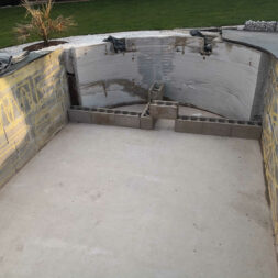 Pool umbauen Waende mauern Bewehrung einbauen 7 scaled - Pool remodeling - mason walls | install reinforcement | set formwork blocks
