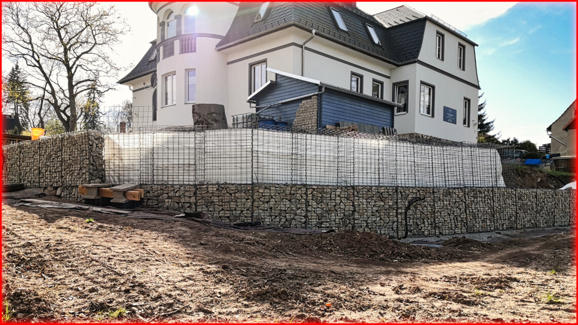 Securing slopes with gabions - building corners and curves