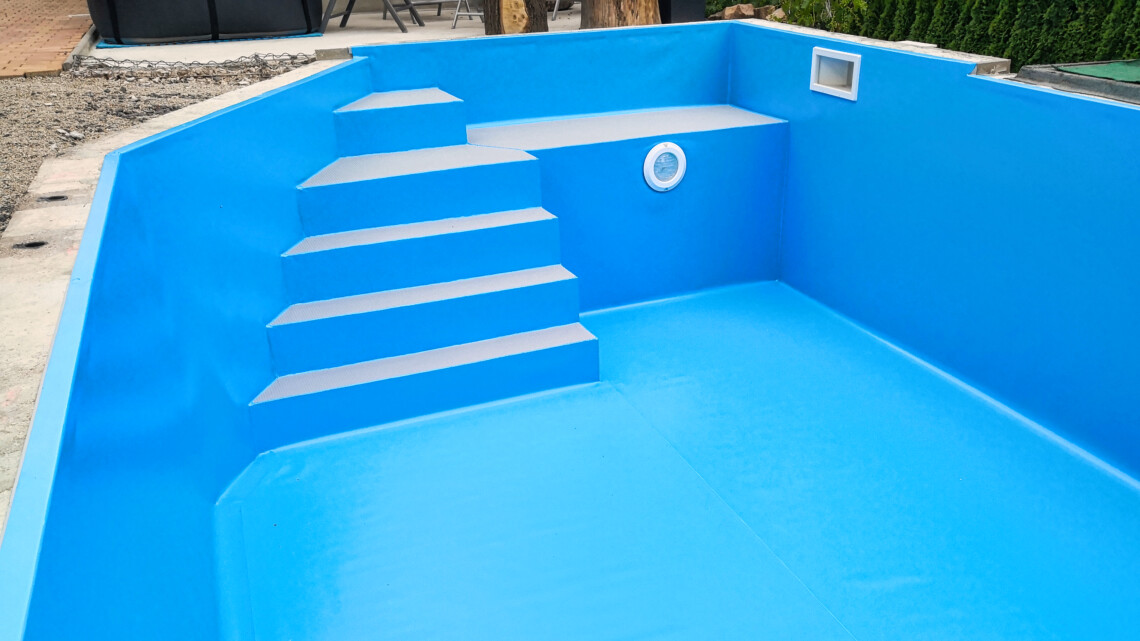 Pool umbauen folie in den pool schweissen commaik.de 064 a - Laying, gluing and welding pool liners correctly