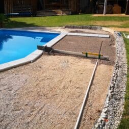 Perfekter Poolrand Schritt fuer Schritt Beckenrandsteine Poolterrasse installieren www.commaik.de 121 - Laying pool edging stones and building your own pool terrace for the perfect pool surround