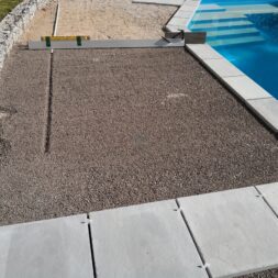 Perfekter Poolrand Schritt fuer Schritt Beckenrandsteine Poolterrasse installieren www.commaik.de 123 - Laying pool edging stones and building your own pool terrace for the perfect pool surround