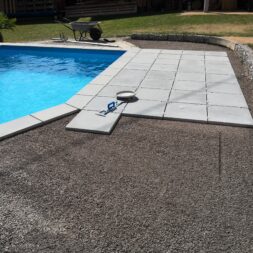 Perfekter Poolrand Schritt fuer Schritt Beckenrandsteine Poolterrasse installieren www.commaik.de 124 - Laying pool edging stones and building your own pool terrace for the perfect pool surround