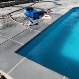 Perfekter Poolrand Schritt fuer Schritt Beckenrandsteine Poolterrasse installieren www.commaik.de 167 - Laying pool edging stones and building your own pool terrace for the perfect pool surround