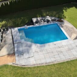 Perfekter Poolrand Schritt fuer Schritt Beckenrandsteine Poolterrasse installieren www.commaik.de 175 - Laying pool edging stones and building your own pool terrace for the perfect pool surround