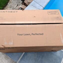 Anthbot Genie 600 im Test Kabelloser Maehroboter mit AI RTK – So maeht er wirklich www.commaik.de 001 - Anthbot Genie Mähroboter im Test: Perfektes Rasen mähen ohne Kabel!?