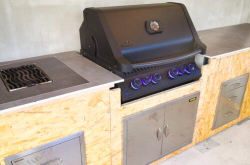 Gartenkueche bauen Napoleon Gasgrill einbauen commaik.de 030 YT1 - Sizzle Zone vom Napoleon Gasgrill fest in der Outdoor Gartenküche einbauen