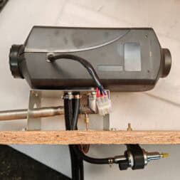 Dieselstandheizung in der Werkstatt Festinstallation mit Praxis Tipps www.commaik.de 014 - 8kW Diesel Standheizung sicher in der Werkstatt & Garage installieren