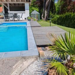 Poolterrasse aus BPC bauen So gelingt die Unterkonstruktion am Hang www.commaik.de 043 - BPC und WPC Terrasse am Hang bauen – Meine neue Poolterrasse mit recycelten Dielen
