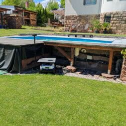 Poolterrasse aus BPC bauen So gelingt die Unterkonstruktion am Hang www.commaik.de 049 - BPC und WPC Terrasse am Hang bauen – Meine neue Poolterrasse mit recycelten Dielen